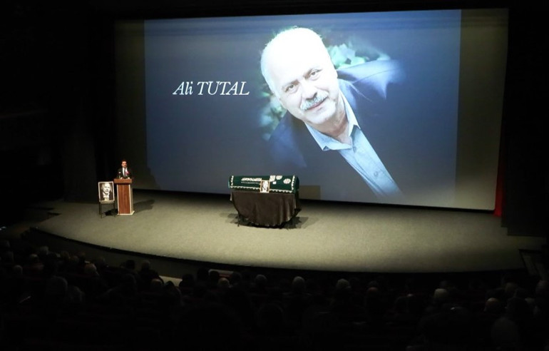 Usta oyuncu Ali Tutal son yolculuğuna uğurlandı Benim kuşağım artık böyle kayıplarla yaşamaya devam ediyor