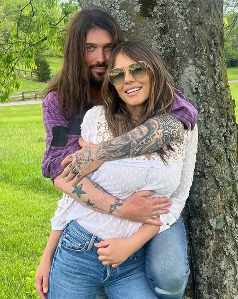  Rahat bırakın, biz mutluyuz