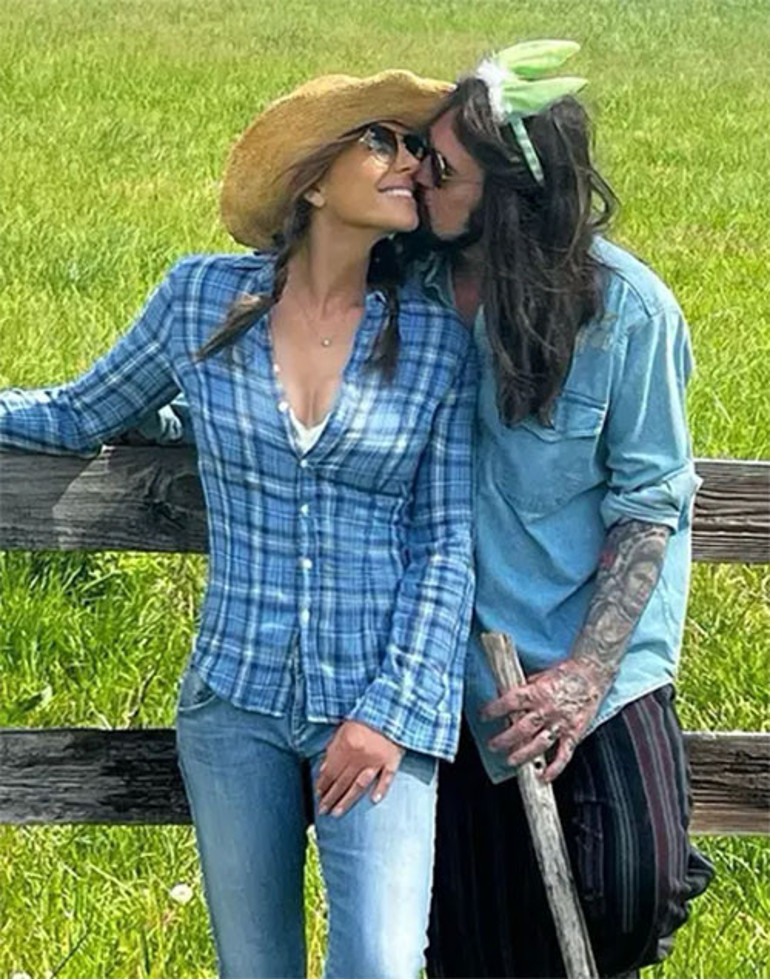  Rahat bırakın, biz mutluyuz