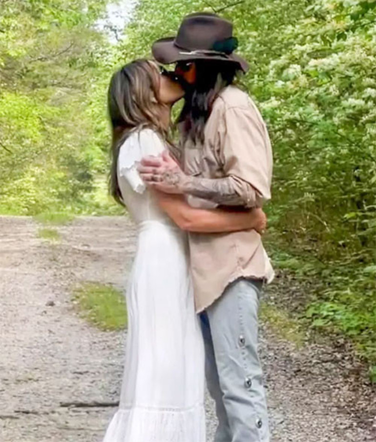  Rahat bırakın, biz mutluyuz