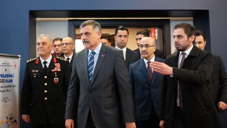 Bakan Çiftçi Külliyede Ramazan etkinlik alanını ziyaret etti