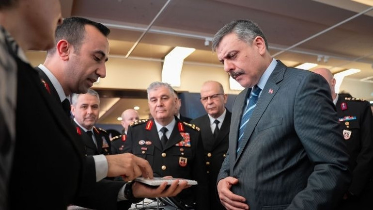 Bakan Çiftçi Külliyede Ramazan etkinlik alanını ziyaret etti