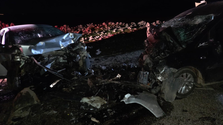 Diyarbakırda feci kaza: 5 kişi öldü, 2 kişi yaralandı