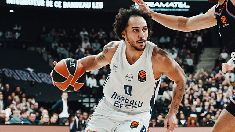 Anadolu Efesin yıldızı Shane Larkinden İbrahim Kutluayın sözlerine sert cevap