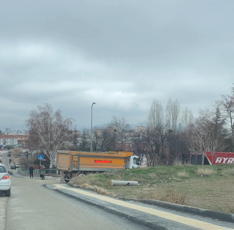 Dikmen ve Oran’da çamur isyanı... Asfaltı gören var mı