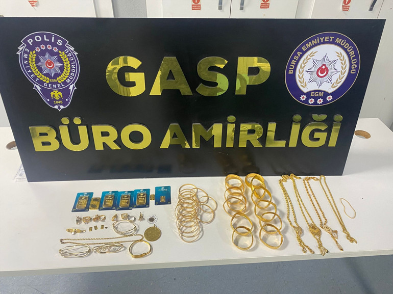 Bursada planlı gasp kamerada Aracın önünü kesip 20 milyon 322 bin TLyi aldılar: 7 gözaltı