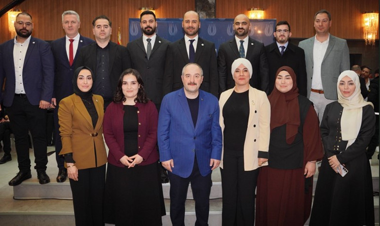 Komisyon Başkanı Mustafa Varank, Almanya’da Türklerle buluştu