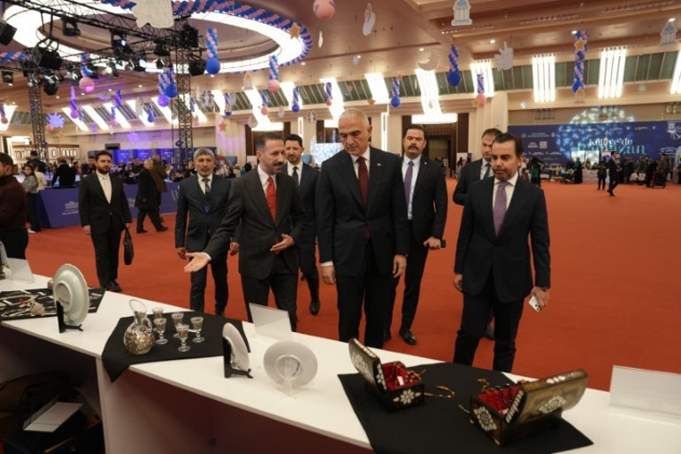 Külliye’de Ramazan’a yoğun ilgi: Bakan Ersoy atölyeleri inceledi