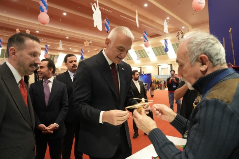 Külliye’de Ramazan’a yoğun ilgi: Bakan Ersoy atölyeleri inceledi