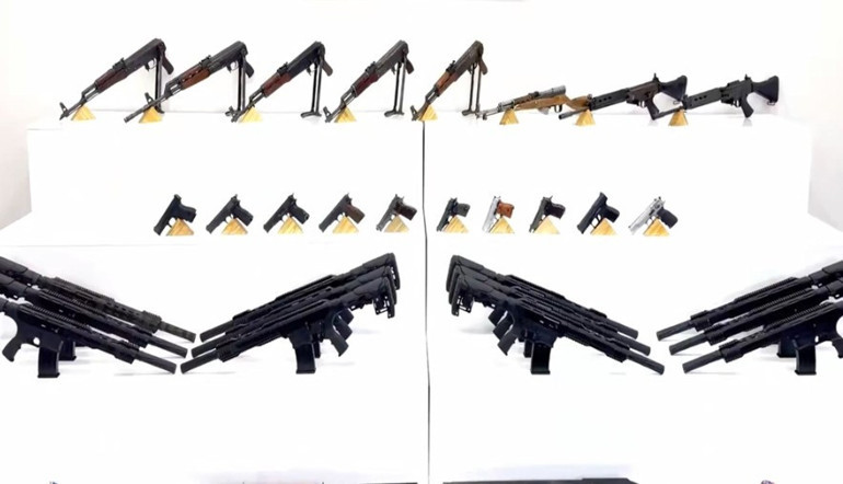 Şanlıurfa’da volkanik bazalt taşlarının altında cephanelik çıktı… 8 şüpheli gözaltında