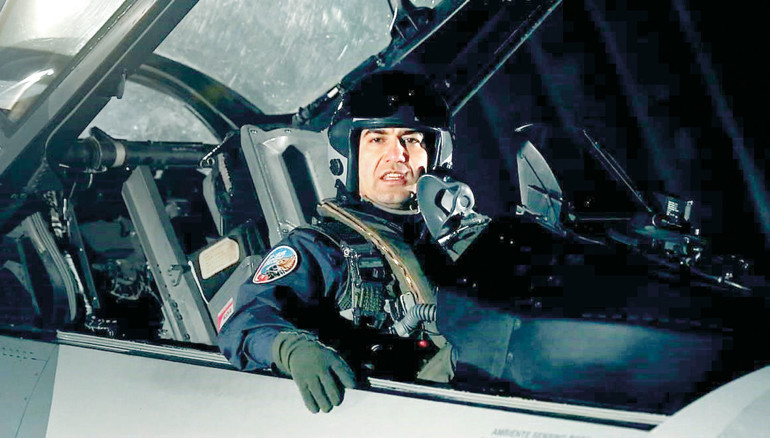 Balıkesir’de acı kaza... Otoyolun kenarına F-16 düştü