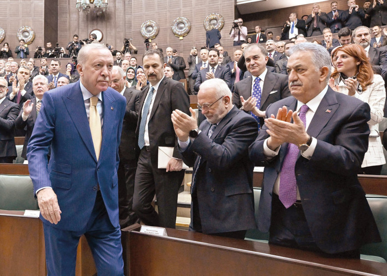Erdoğan’dan ‘Laiklik Bildirisi’ne tepki: Noel süslemesinden rahatsız olmazlar