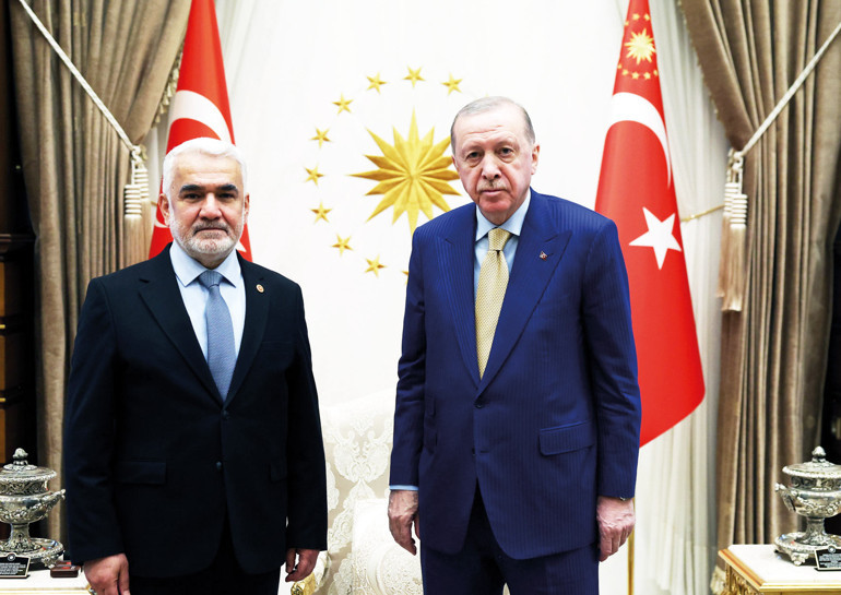 Erdoğan’dan ‘Laiklik Bildirisi’ne tepki: Noel süslemesinden rahatsız olmazlar