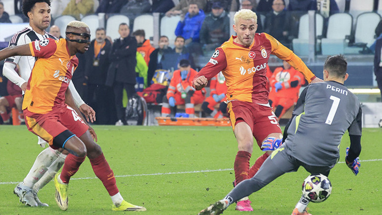  Yeryüzünün en iyi 5 santrforundan biri Futbol rezaleti