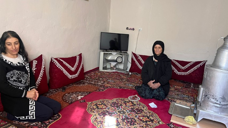 Kimliklerindeki bu yazı onları utandırıyor Bize bir çare bulun