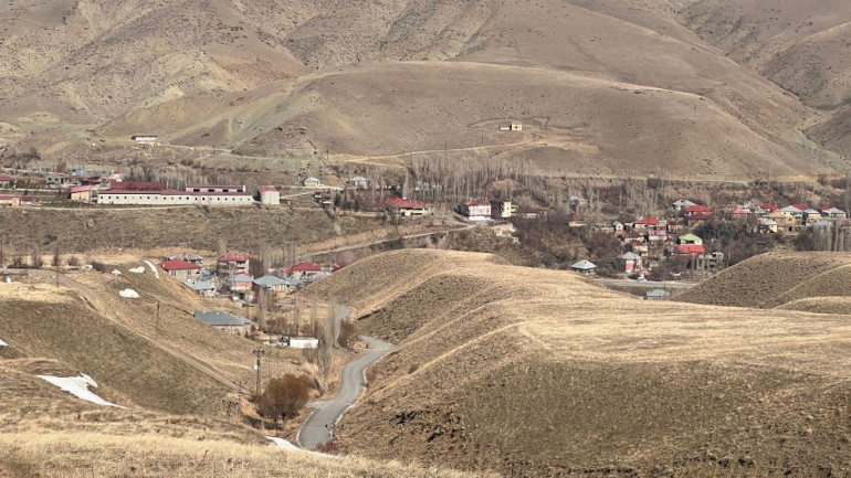 Kimliklerindeki bu yazı onları utandırıyor Bize bir çare bulun