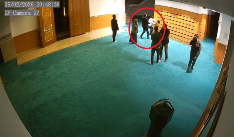 Ayakkabısını bulamayınca görevlilere saldırdı