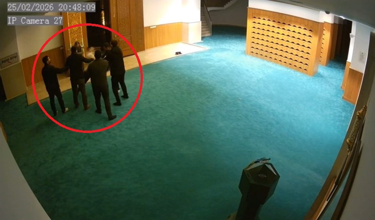 Ayakkabısını bulamayınca görevlilere saldırdı