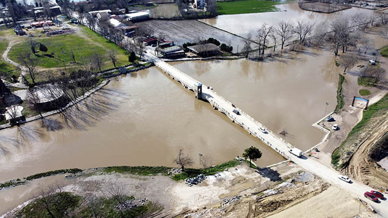 Edirnede kırmızı alarm sona erdi: Nehirlerin debileri düşüyor