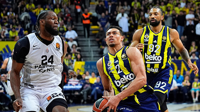 Fenerbahçe taraftarından skandal pankarta cevap