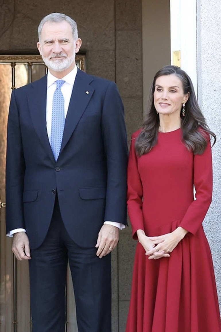 Dünyanın en lekesiz ve sadık erkeği olarak biliniyordu...İhanet iddiası sınır ötesinden geldi... Kimse söyleyecek söz bulamadı