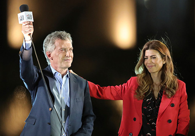 Dünyanın en lekesiz ve sadık erkeği olarak biliniyordu...İhanet iddiası sınır ötesinden geldi... Kimse söyleyecek söz bulamadı