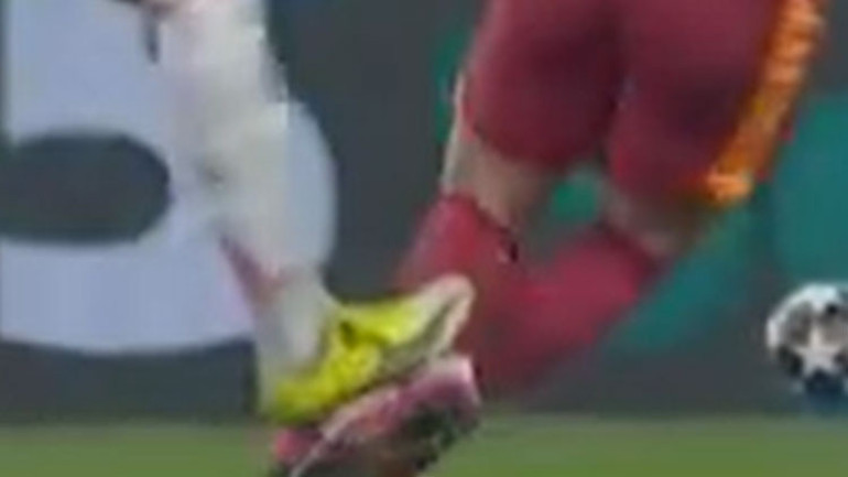 Juventus-Galatasaray maçındaki kırmızı kartın nedenini açıkladı Barış Alpere yapılan hareket sonrası oyunda müdahale