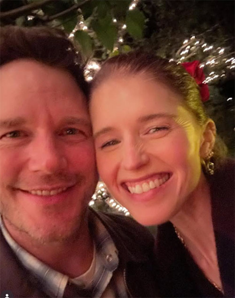 Sinemanın en sert yıldızlarından biriydi... Torunları görünce pamuk gibi oldu... Dede, gel resim çizelim