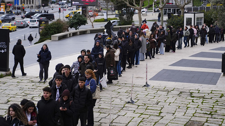 Hyeon-gyu Oh, imza gününde taraftarlarla buluştu