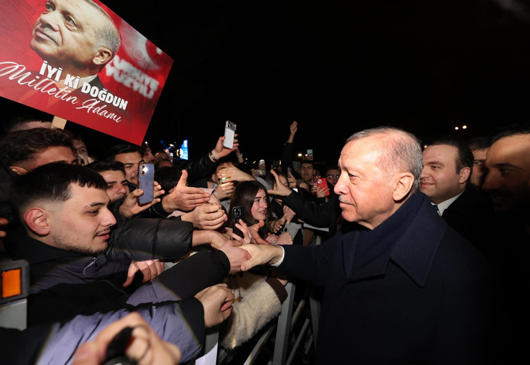 AK Parti Gençlik Kolları, Cumhurbaşkanı Erdoğanın doğum gününü kutladı