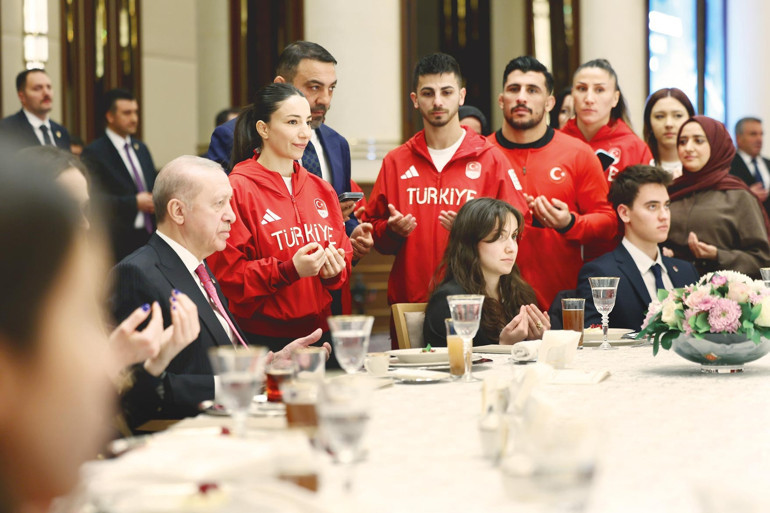 Gençlere seslendi: Küresel güç Türkiye için koşturacağız