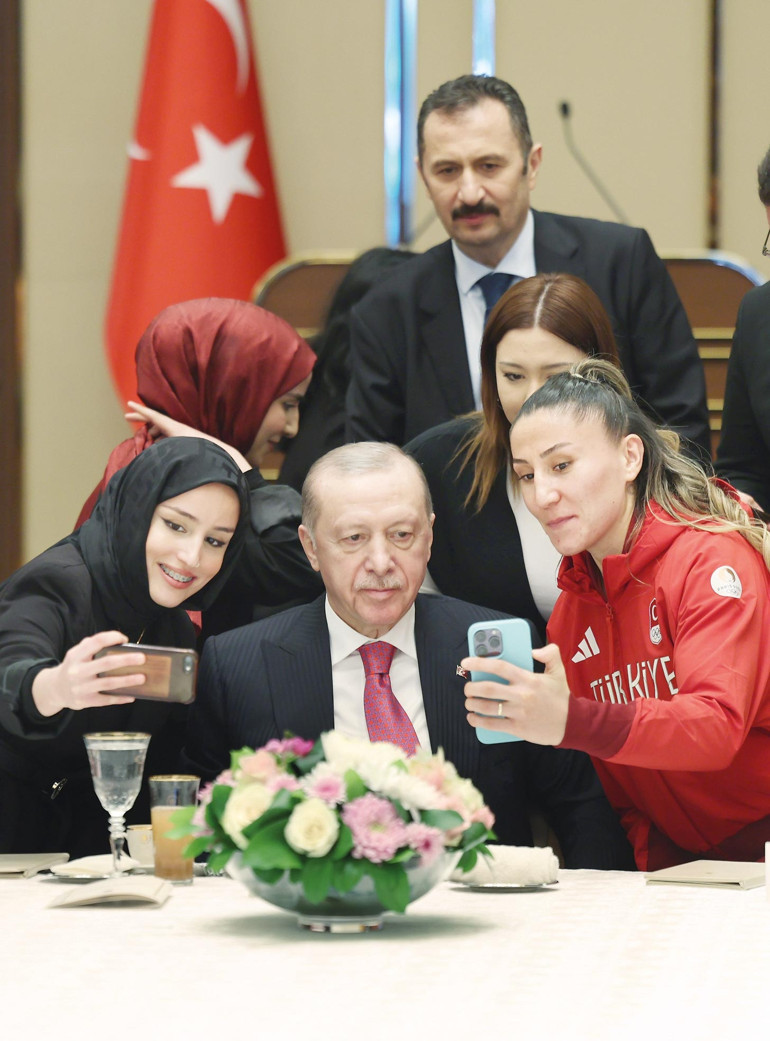 Gençlere seslendi: Küresel güç Türkiye için koşturacağız