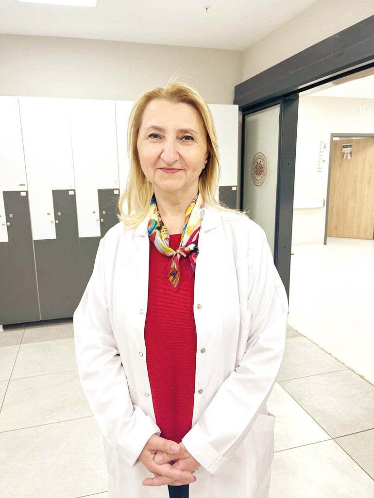 Hastanede özel ders… Çocuklar öğrenerek iyileşiyor