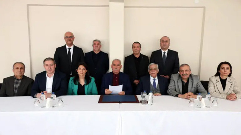 Son dakika... İmralı’dan 2. aşama mesajı Şiddete dayalı siyaset dönemini kapatıyoruz