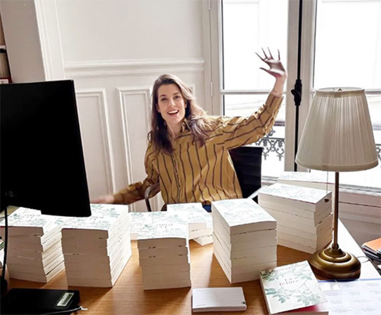 Onca ihtişamlı mirasın içine doğdu... İstese son nefesine kadar dünya nimetlerinin sefasını sürerdi... Düşüne düşüne filozof oldu