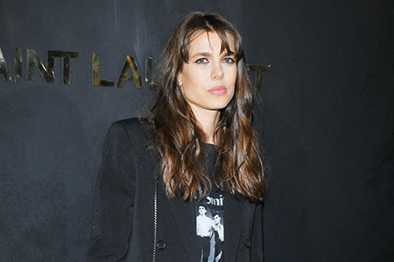 Onca ihtişamlı mirasın içine doğdu... İstese son nefesine kadar dünya nimetlerinin sefasını sürerdi... Düşüne düşüne filozof oldu