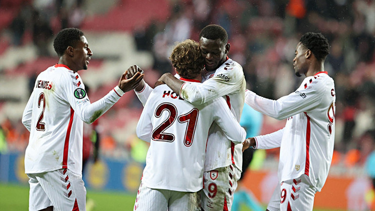 Galatasaray ve Samsunsporun lig maçları ertelendi