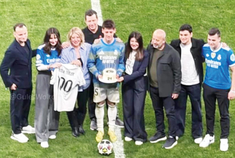 Maç sonrası pastalı sürpriz