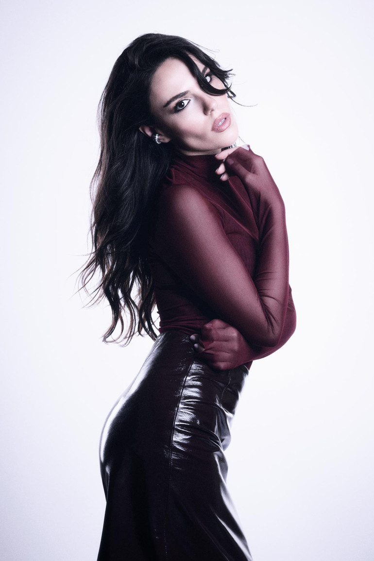 Özgü Kaya: Kendini bir başkasıyla kıyaslama enerjisi insanı köreltiyor