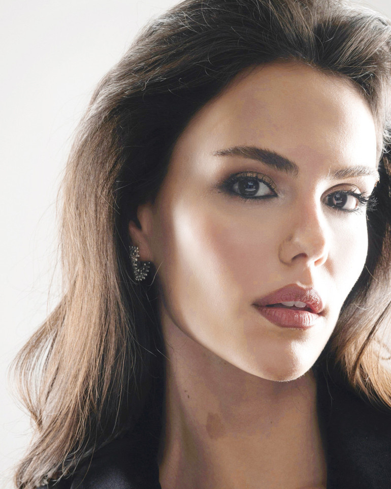 Özgü Kaya: Kendini bir başkasıyla kıyaslama enerjisi insanı köreltiyor