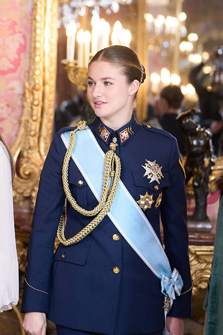 Narin genç kız çakı gibi askere dönüştü... Daha 20 yaşında müzelik oldu