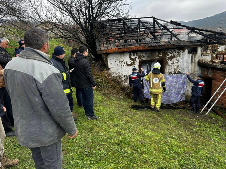 Orduda heyelan: Evler yıkıldı, yol çöktü Bölgeye giriş çıkış kapandı