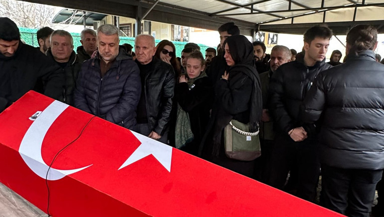 27 yaşında hayatını kaybeden oyuncu İbrahim Yıldız son yolculuğuna uğurlanıyor... Abladan kardeşe veda