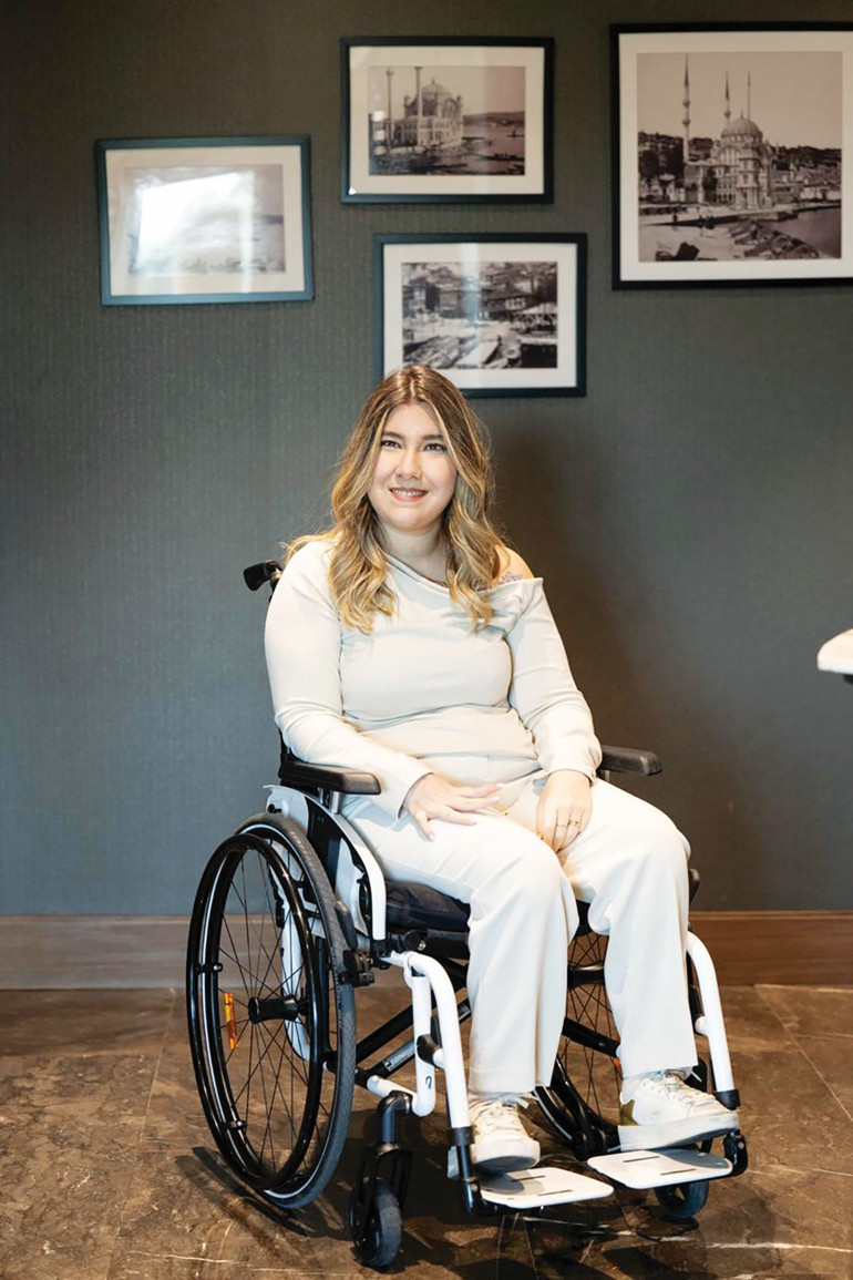 “Ben bu dünyada ‘engelli olmayı’ değil ‘Aslı olmayı’ deneyimliyorum”