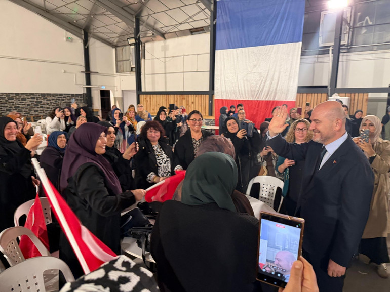 Fransada iftara katılan Süleyman Soylu: Batı ile 300 yıllık makası ilk kez kapatıyoruz