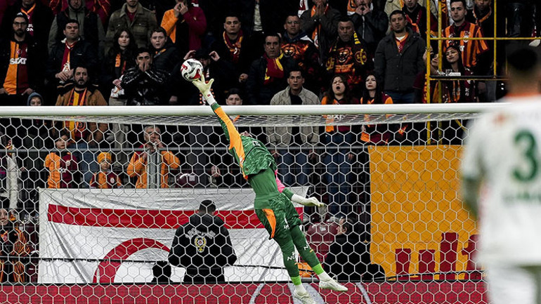 Sezonun golüne Uğurcan Çakır engel oldu: Galatasaray - Alanyaspor maçında kaderi değiştiren an