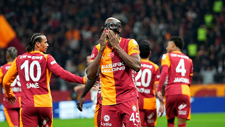 Galatasarayın iki yıldızına Alanyaspor galibiyetinin ardından methiyeler düzdü: Hayatlarındaki ilk maçı oynuyormuşçasına coşkululardı