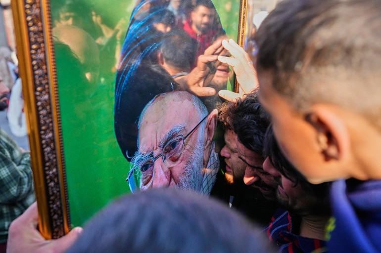 HAMANEY Ülkeyi nasıl şekillendirdi Şimdi ne olacak Evlerin balkonlarından ‘özgürlük’ sloganları…