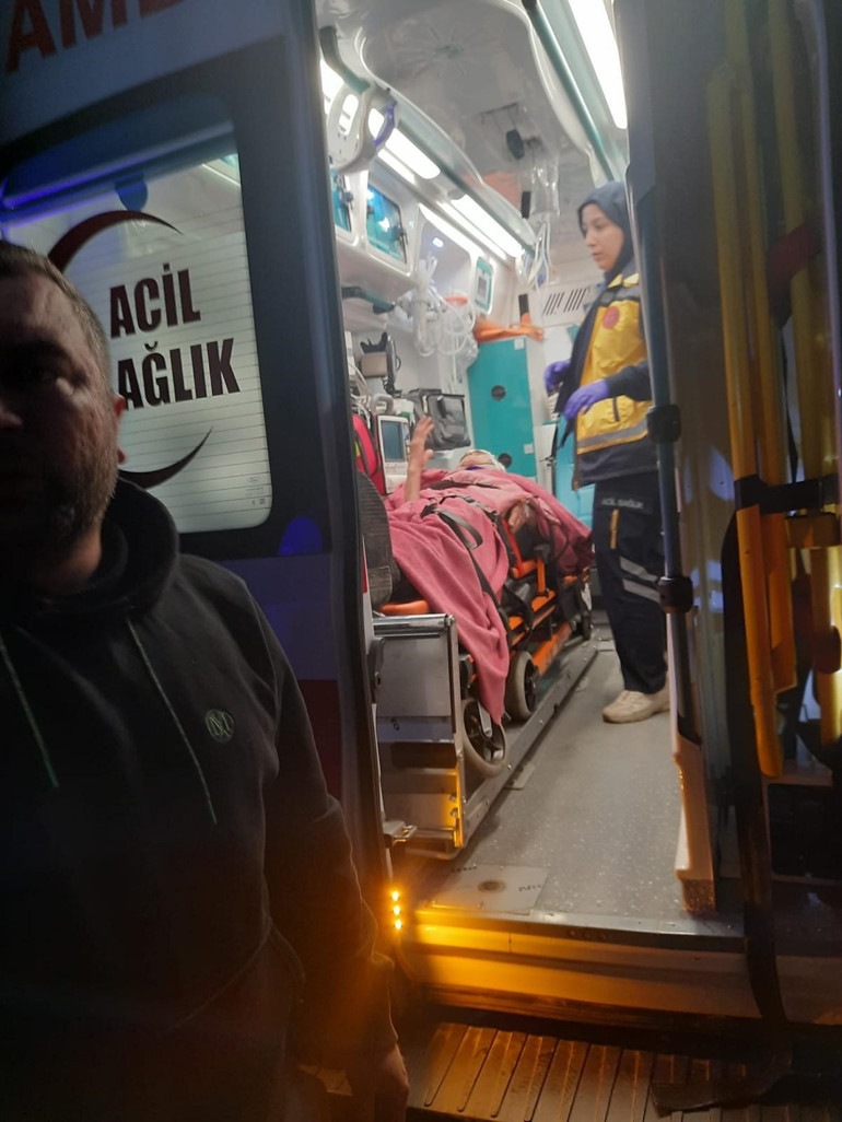 Kaybolan yaşlı adam, arazide yaralı halde bulundu