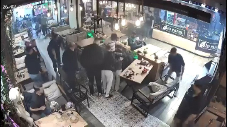  Televizyondan takip ederken sevinçten bayıldı